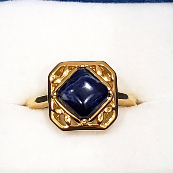 "Simply Solitaire" Sodalite cabochon ring in 18K Yellow Gold over 925 SS sz 8 - Picture 1 of 5